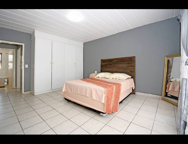 2 BEDROOM APARTMENT FOR SALE IN KEW